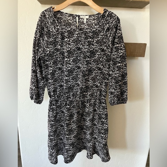 Joie| Black & White Geometric Pattern Dress, Slight Ruffle—Size Small•••Cute! - Picture 2 of 11